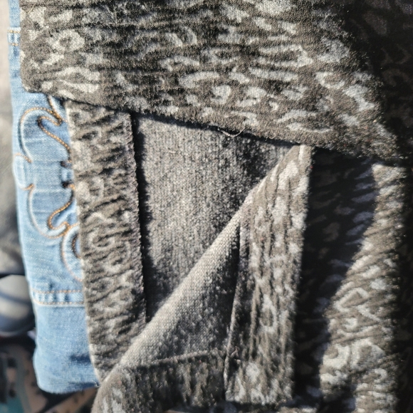 Cheetah pencil skirt ♡ - Picture 3 of 4